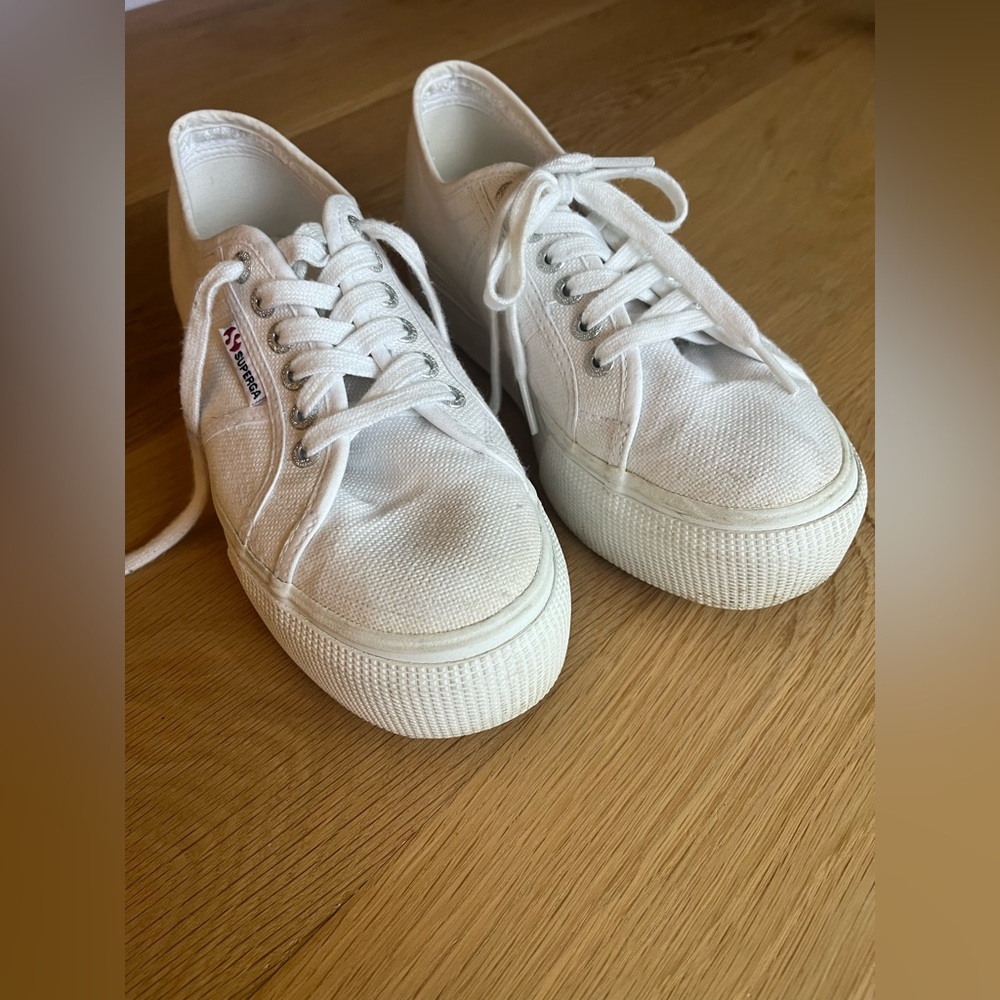 Superga canvas platform sneaker size 39, US 8